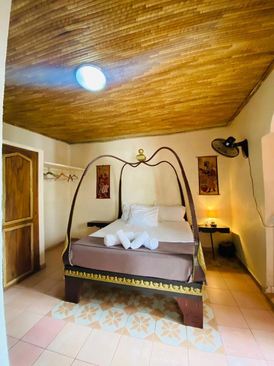 Riad côté jardin Saly Exterior foto